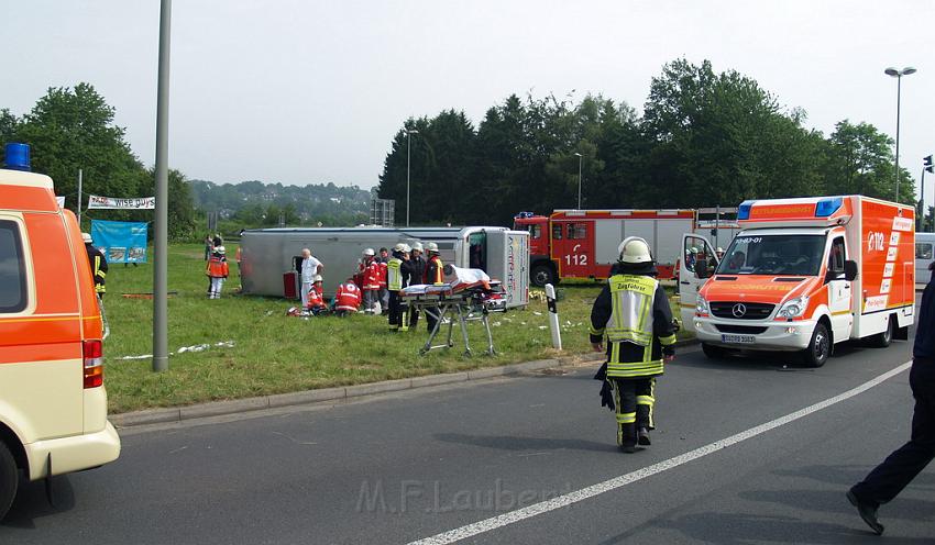 Schwerer Unfall mit Reisebus Lohmar Donrather Dreieck P034.JPG